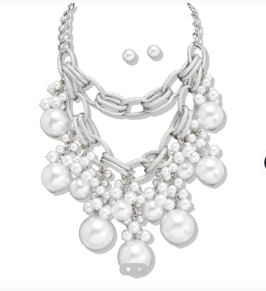 BOLD Pearl Necklace